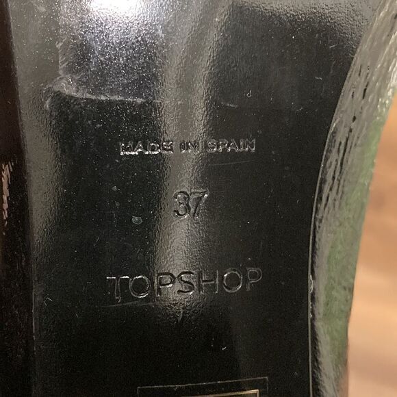 TopShop Black Crinkle Patent Leather Bootie with Back Zipper. Size 37. - Picture 7 of 7